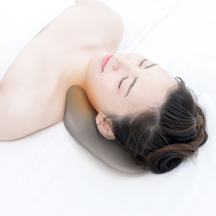 ボディ・フェイスケア NIPLUX NECK PREMS NIPLUX公式店】NECK PREMS│EMSと温熱で首の違和感にアプローチ